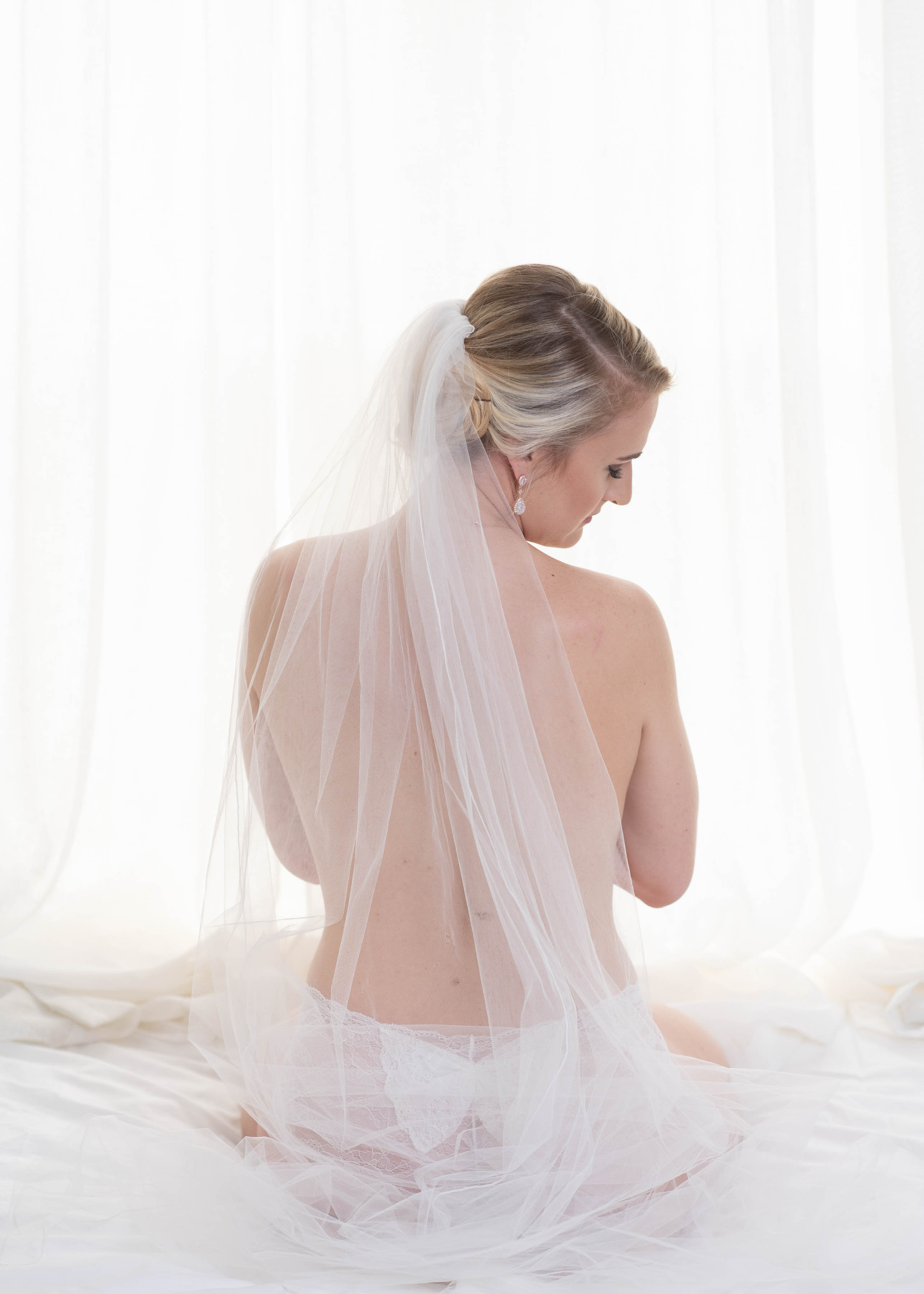 https://onesoulboudoir.com/wp-content/uploads/bridal_3.jpg